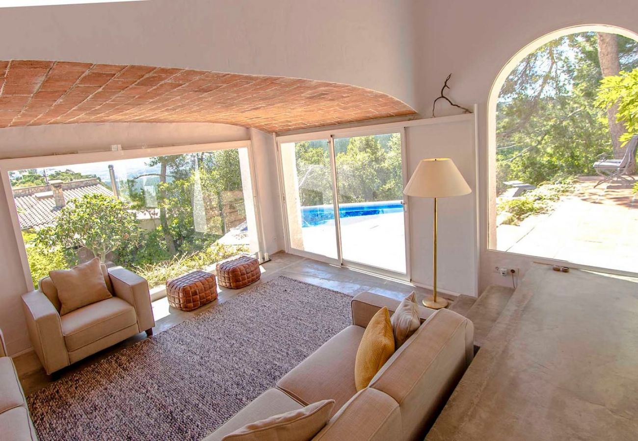 Villa in Pallejà - Majestic Villa and Views - 30km to Barcelona