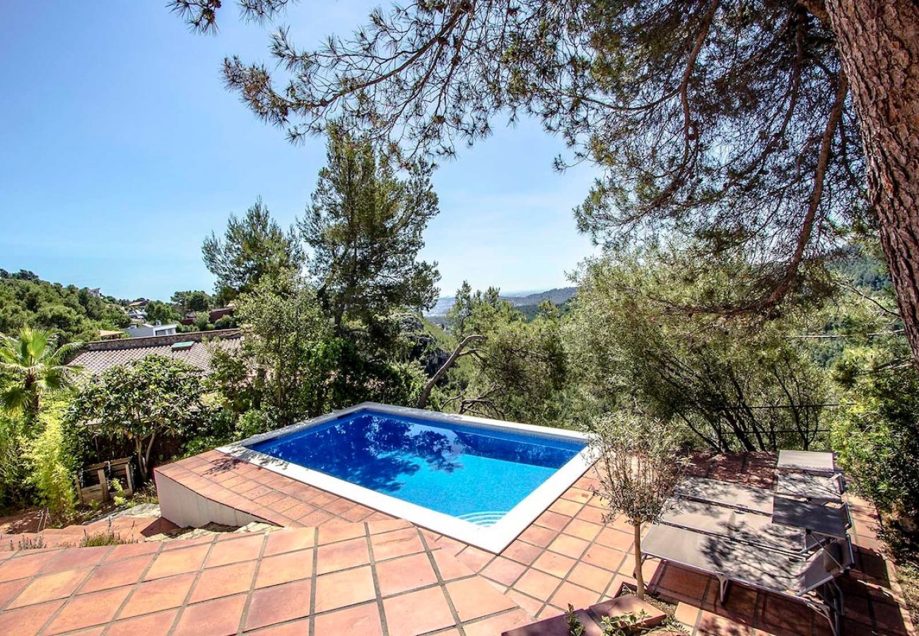 Villa in Pallejà - Majestic Villa and Views - 30km to Barcelona