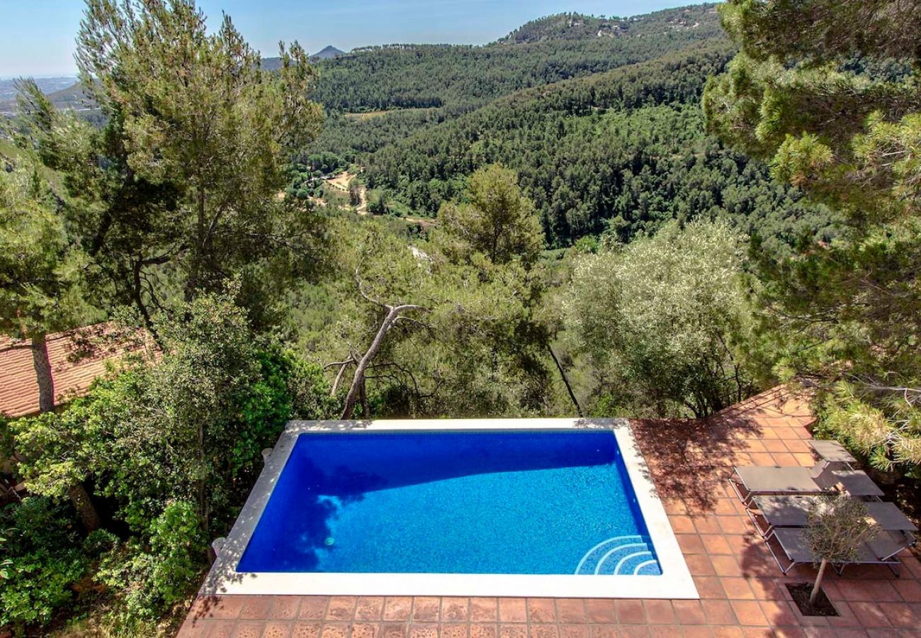 Villa in Pallejà - Majestic Villa and Views - 30km to Barcelona