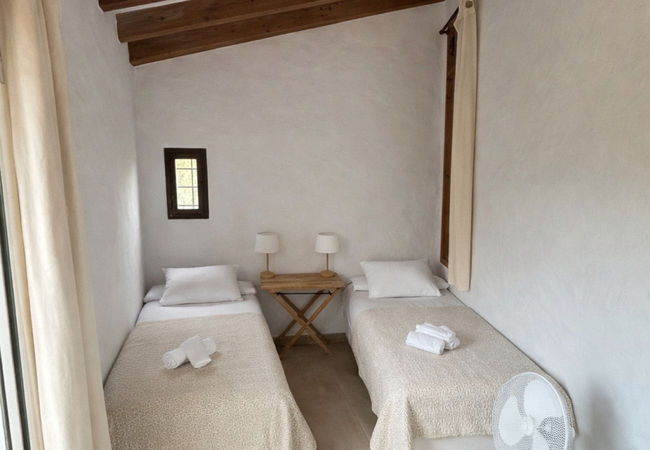 Villa in Pallejà - Majestic Villa and Views - 30km to Barcelona