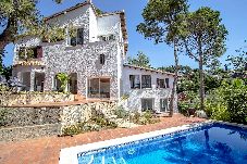 Villa in Pallejà - Majestic Villa and Views - 30km to...