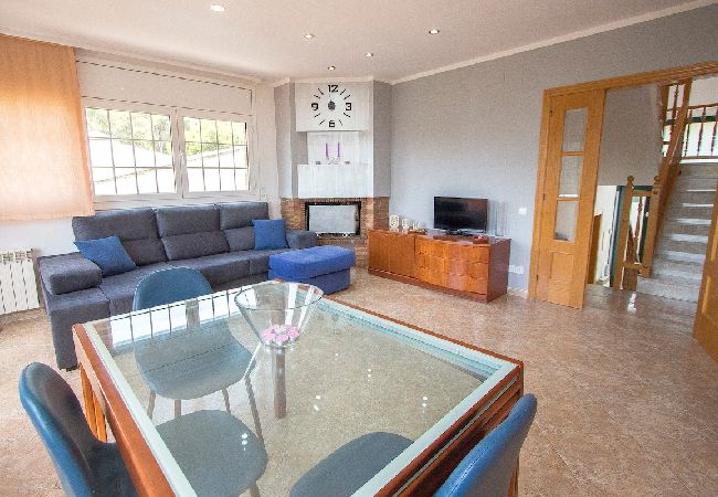 Villa in Torrelles de Llobregat - Nature & Tranquility only 25km from Barcelona  Villa in Torrelles de Llobregat - Nature & Tranquility only 25km from Barcelona