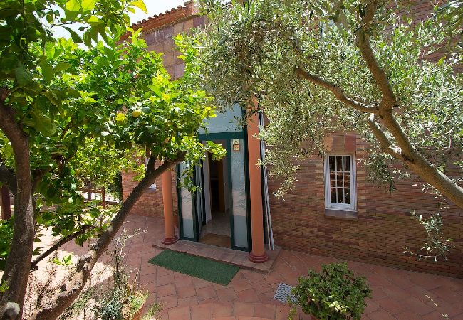 Villa in Torrelles de Llobregat - Nature & Tranquility only 25km from Barcelona  Villa in Torrelles de Llobregat - Nature & Tranquility only 25km from Barcelona