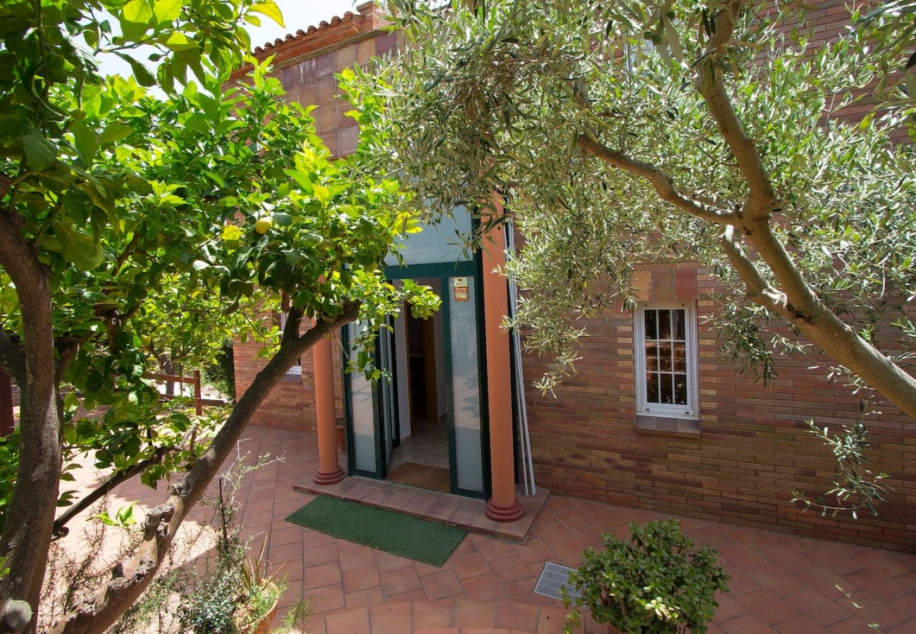 Villa in Torrelles de Llobregat - Nature & Tranquility only 25km from Barcelona 