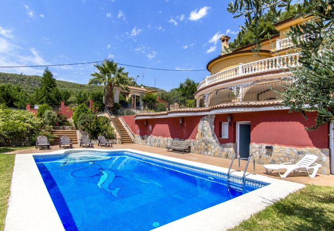 Villa in Torrelles de Llobregat - Spacious, Sublime Villa just 15km to Barcelona!