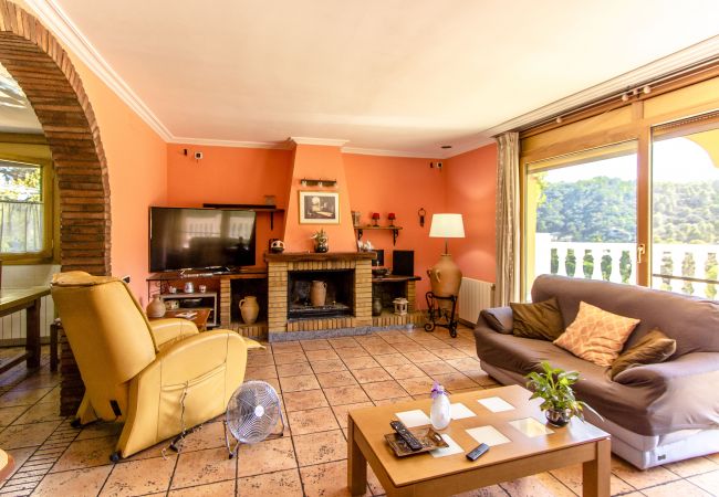 Villa in Torrelles de Llobregat - Spacious, Sublime Villa just 15km to Barcelona!