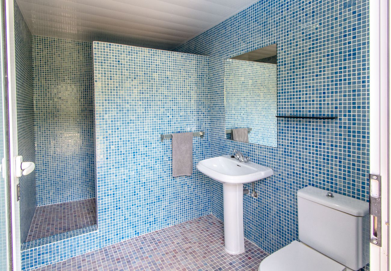 Villa in Torrelles de Llobregat - Spacious, Sublime Villa just 15km to Barcelona!