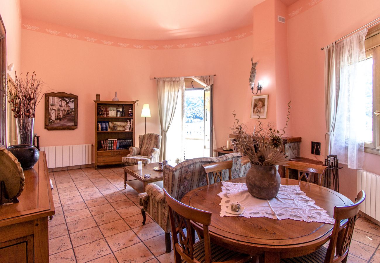 Villa in Torrelles de Llobregat - Spacious, Sublime Villa just 15km to Barcelona!