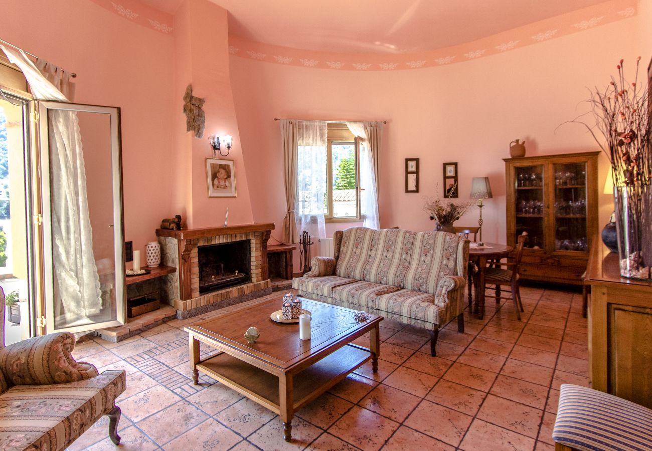 Villa in Torrelles de Llobregat - Spacious, Sublime Villa just 15km to Barcelona!