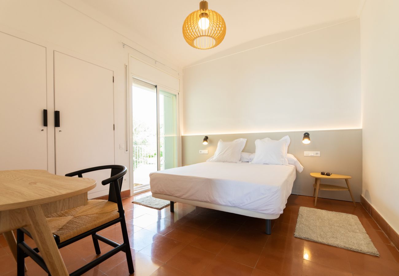 Villa in Mataró - Seafront bliss for 16 people – 40km to Barcelona!