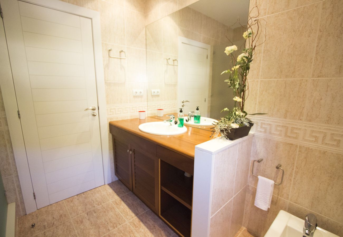 Villa in Sant Feliu de Codines - Lux views and heated pool for 25 pax 35min to BCN