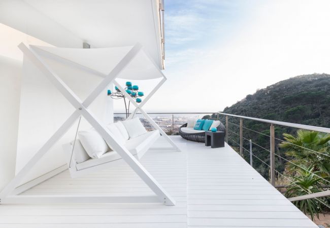 Villa in Badalona - Luxury w/ Sea Views 15 min to central Barcelona! Villa in Badalona - Luxury w/ Sea Views 15 min to central Barcelona!