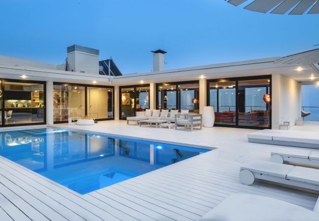 Villa/Dettached house in Badalona - Luxury w/ Sea Views 15 min to central Barcelona!