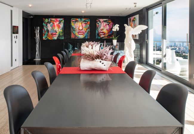 Villa in Badalona - Luxury w/ Sea Views 15 min to central Barcelona! Villa in Badalona - Luxury w/ Sea Views 15 min to central Barcelona!