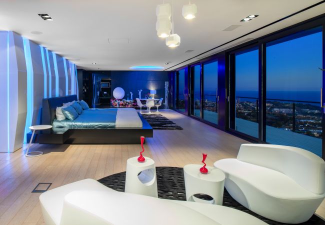 Villa in Badalona - Luxury w/ Sea Views 15 min to central Barcelona! Villa in Badalona - Luxury w/ Sea Views 15 min to central Barcelona!