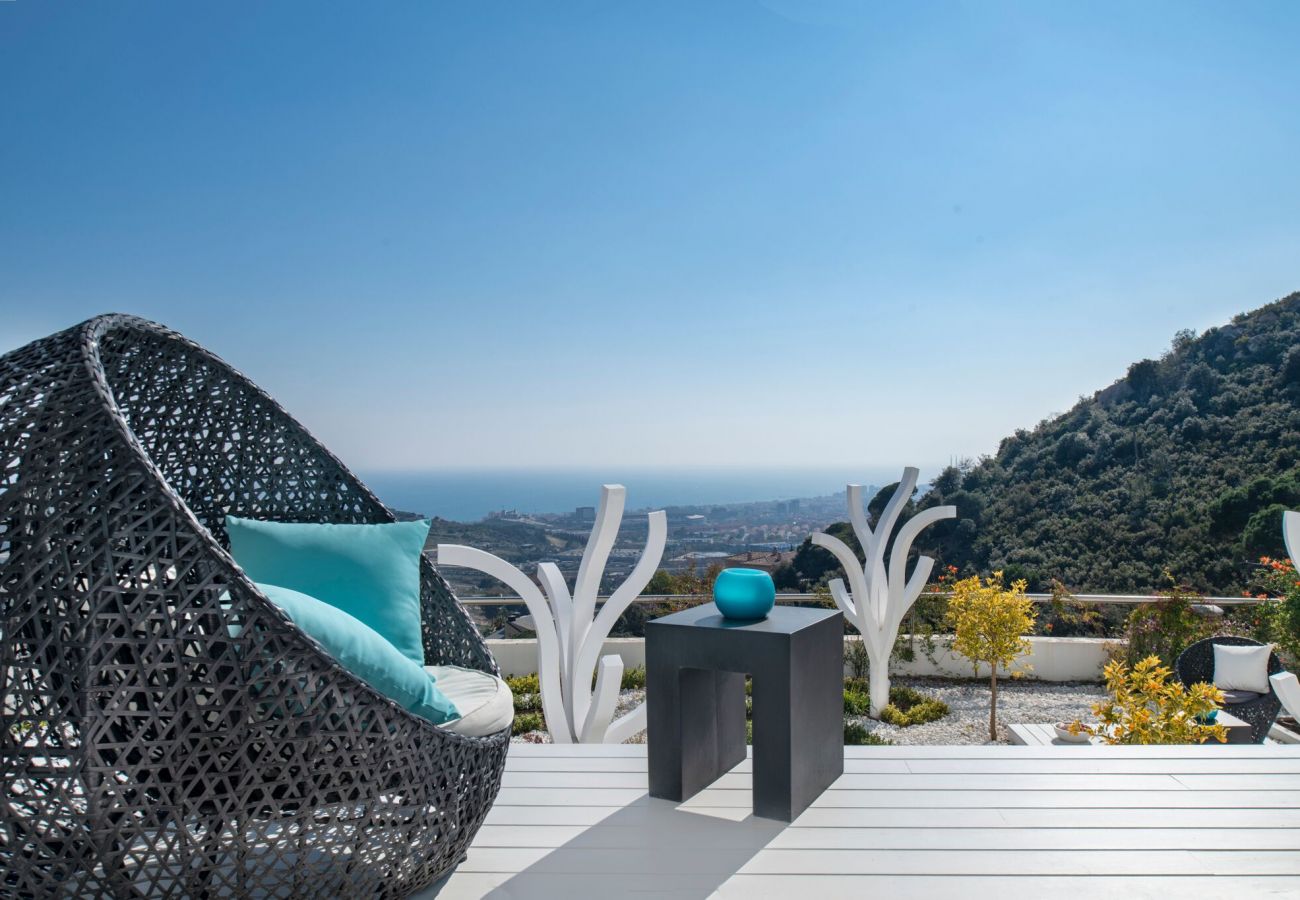 Villa in Badalona - Luxury w/ Sea Views 15 min to central Barcelona!