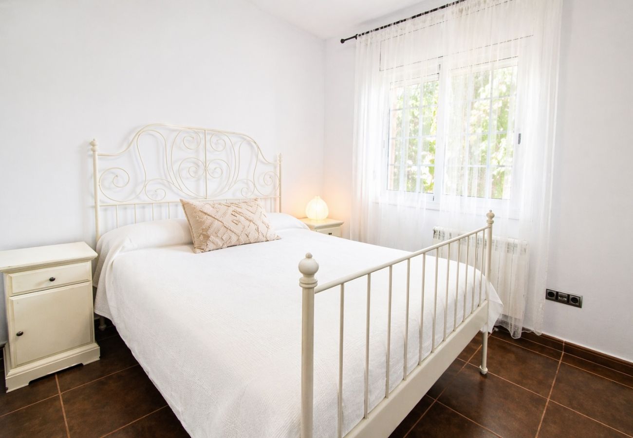 Villa in Calafell - Sea views, walk to beach + guest/teen/MIL suite!