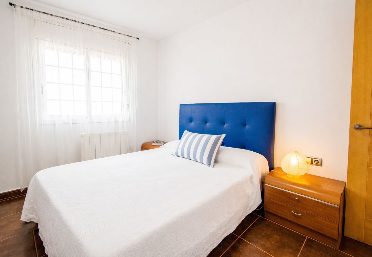 Villa in Calafell - Sea views, walk to beach + guest/teen/MIL suite!