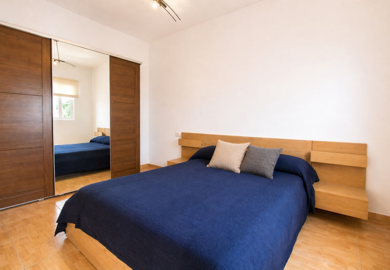 Villa in Calafell - Sea views, walk to beach + guest/teen/MIL suite!