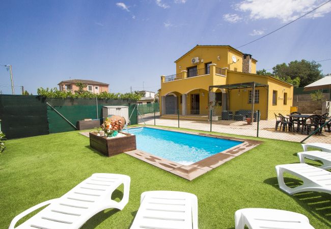 Villa/Dettached house in Sils - Private pool with access to BCN and Costa Brava!