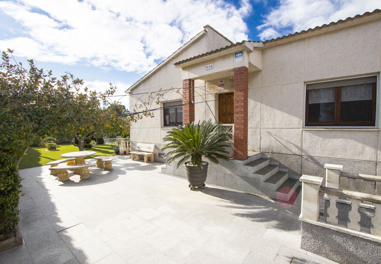 Villa in Piera - A Cozy Catalan hideaway just 30min from Sitges!