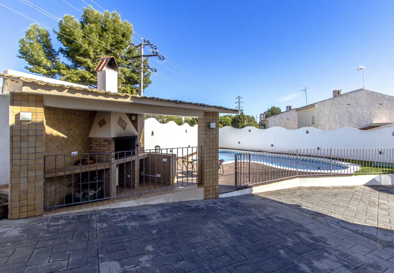 Villa in Cunit - Fab Fun - beach, forest and village center 1km