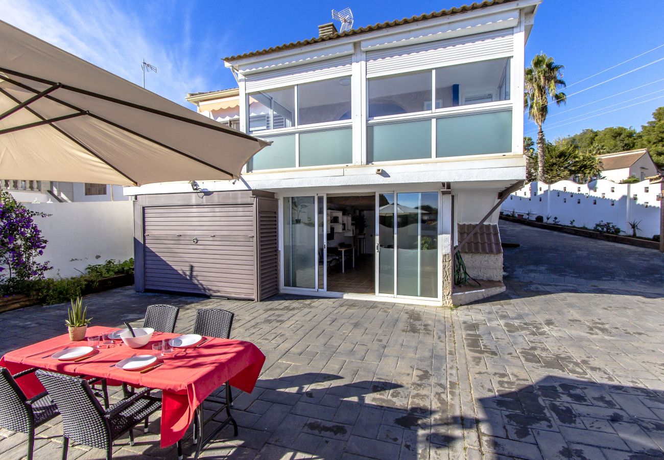 Villa in Cunit - Fab Fun - beach, forest and village center 1km