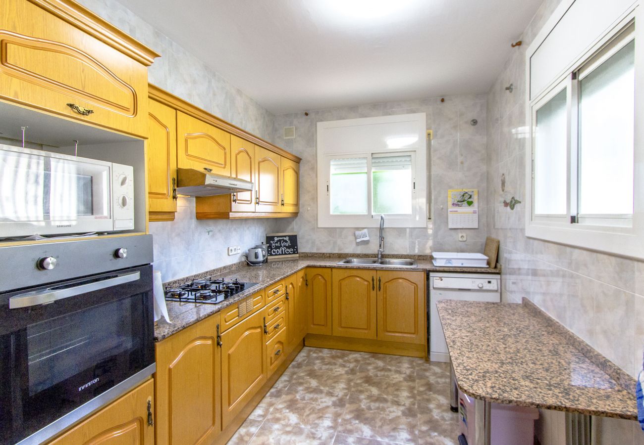 Villa in Cunit - Fab Fun - beach, forest and village center 1km