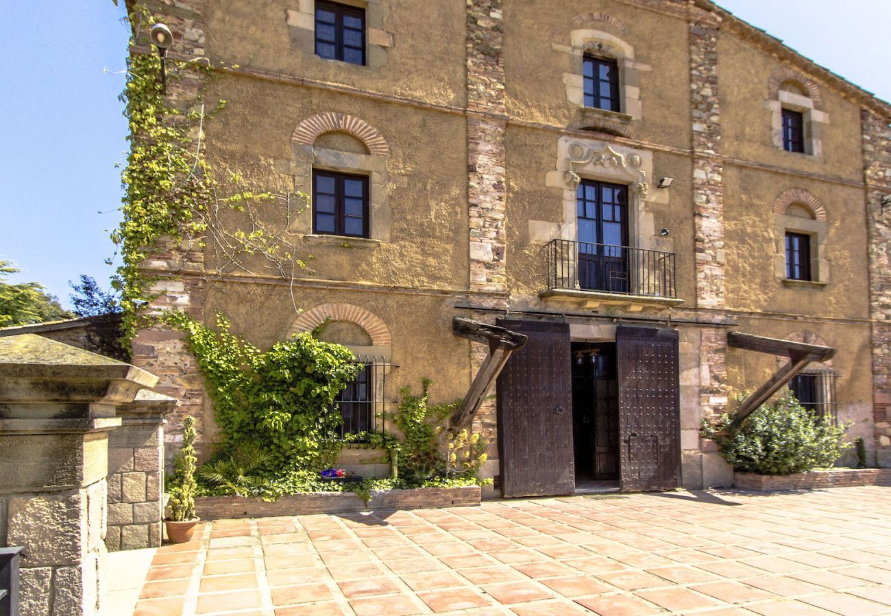 Villa in Bigues i Riells - Your own private hotel 30 min to BCN for 25 guests