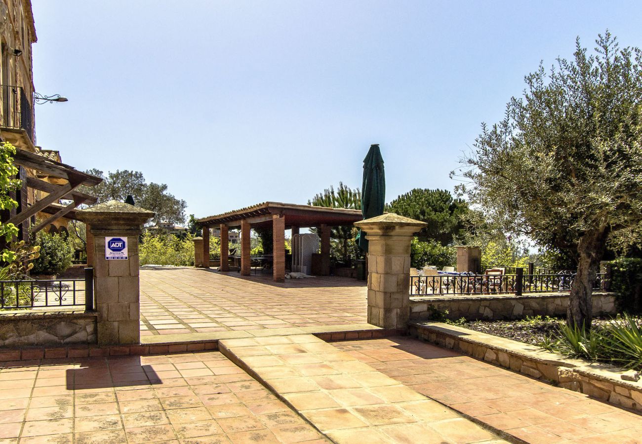 Villa in Bigues i Riells - Your own private hotel 30 min to BCN for 25 guests