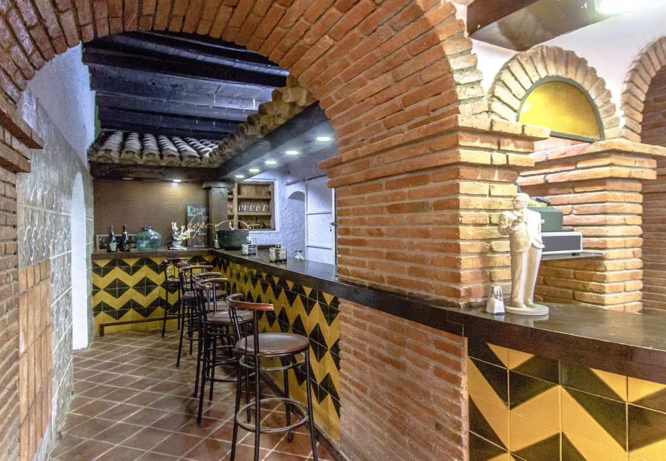 Villa in Bigues i Riells - Your own private hotel 30 min to BCN for 25 guests