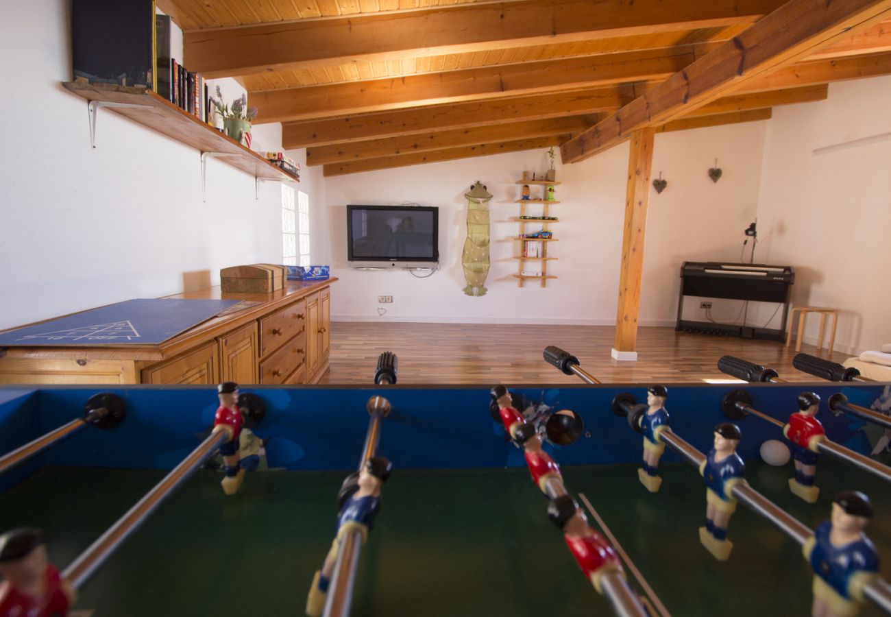 Villa in Sant Pau d’Ordal - Indoor AND outdoor pools, Sauna, Gym, Games Area