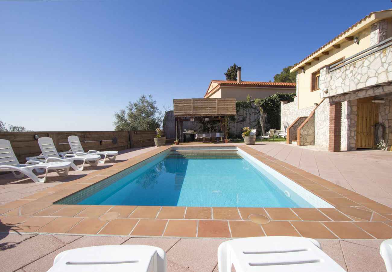 Villa in Sant Pau d’Ordal - Indoor AND outdoor pools, Sauna, Gym, Games Area