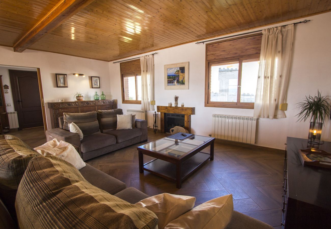 Villa in Sant Pau d’Ordal - Indoor AND outdoor pools, Sauna, Gym, Games Area
