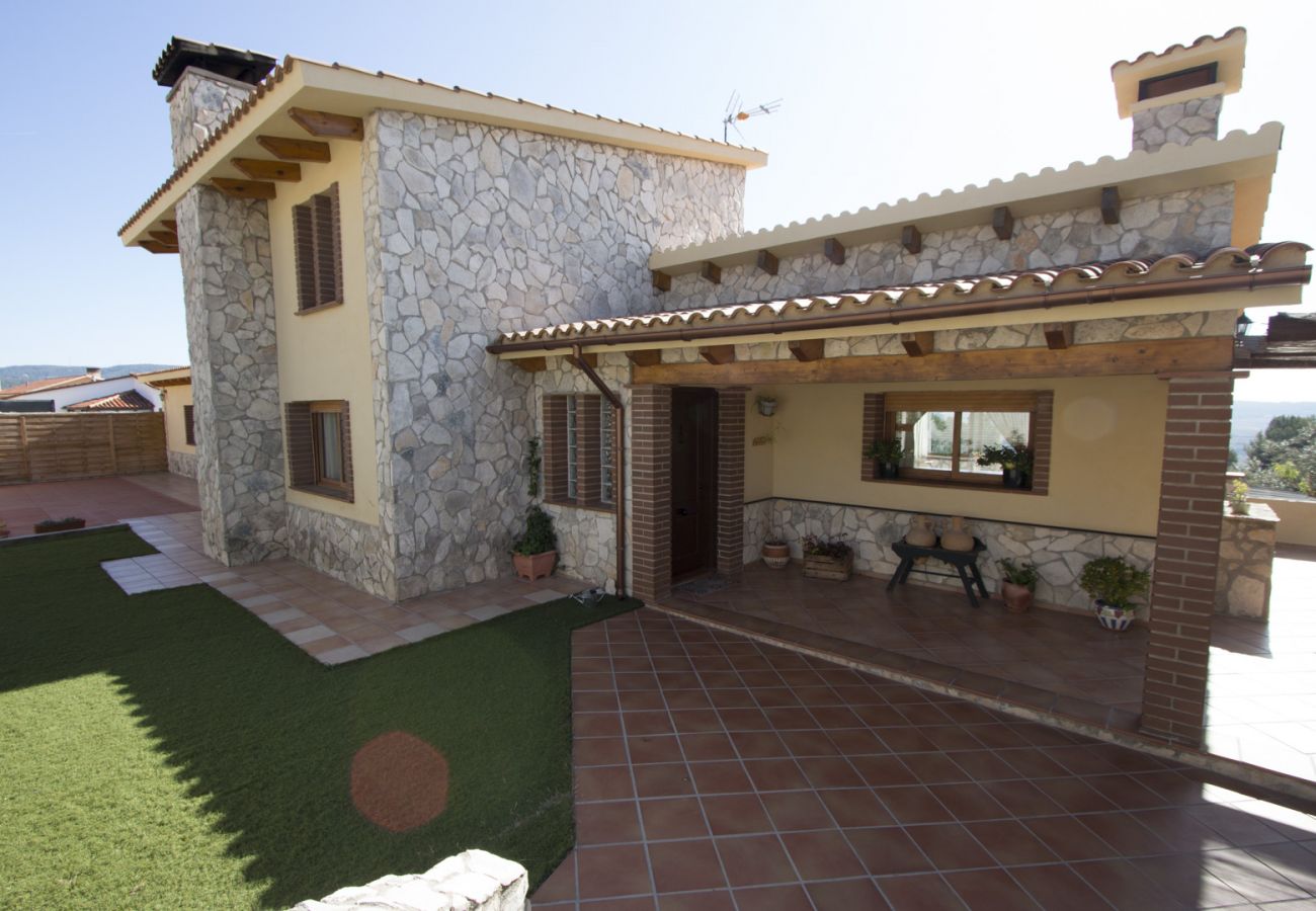 Villa in Sant Pau d’Ordal - Indoor AND outdoor pools, Sauna, Gym, Games Area