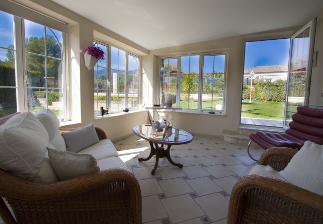 Villa in Alcover - Close to Salou and just steps from the village! Villa in Alcover - Close to Salou and just steps from the village!