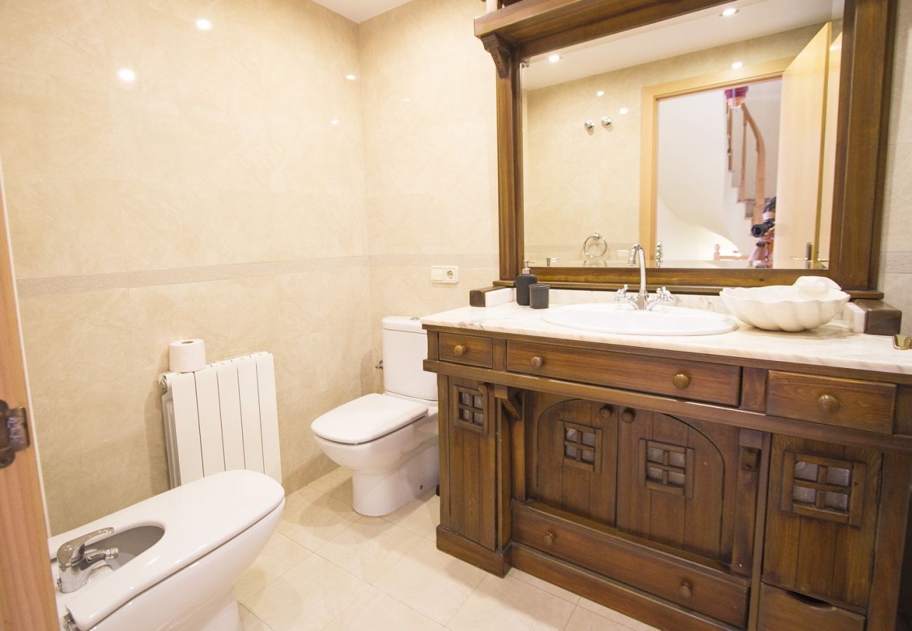 Villa in Bisbal d´Emporda - Private pool and 100m to village center! No car!