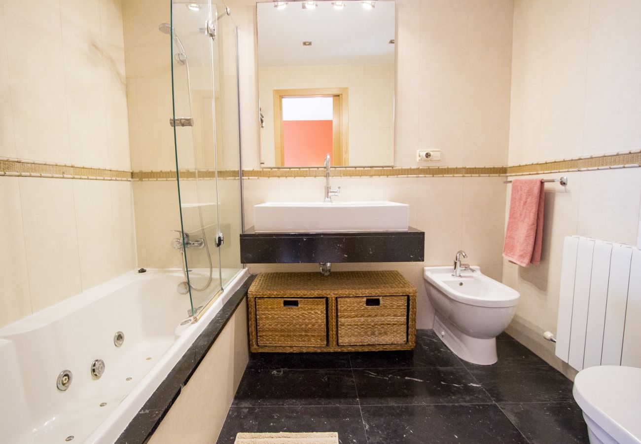 Villa in Bisbal d´Emporda - Private pool and 100m to village center! No car!
