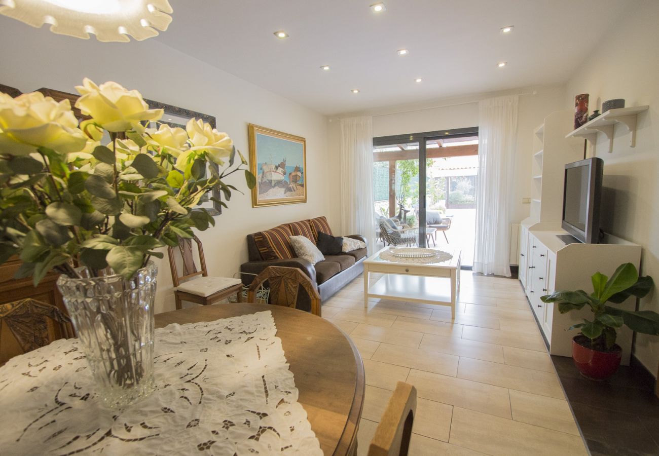 Villa in Bisbal d´Emporda - Private pool and 100m to village center! No car!