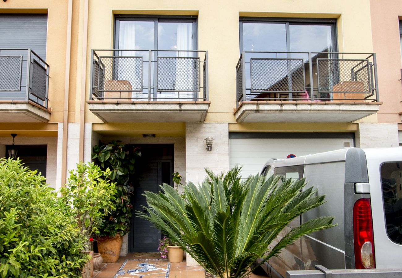 Villa in Bisbal d´Emporda - Private pool and 100m to village center! No car!