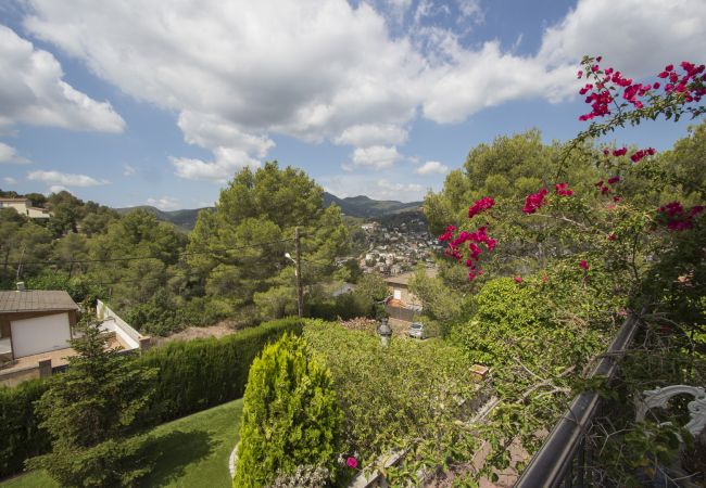 Villa in Cervelló - Private paradise - hop, skip or jump to Barcelona!