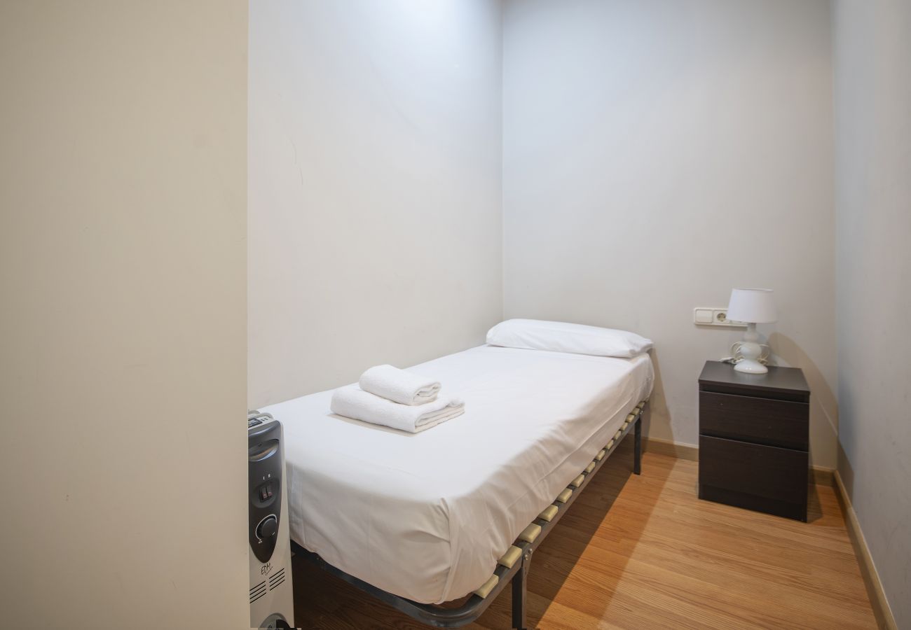 Apartment in Barcelona - 2 bed apartment in Barceloneta steps from the beach