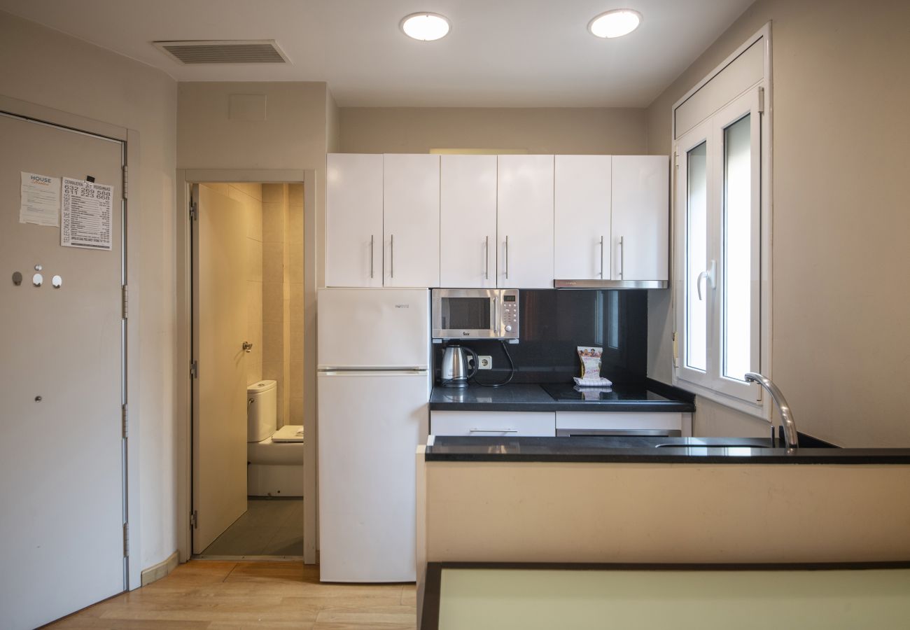 Apartment in Barcelona - 2 bed apartment in Barceloneta steps from the beach