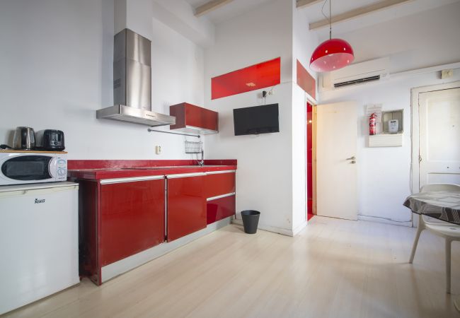 Apartment in Barcelona - Pied-à-terre in central Barcelona 100m from beach.