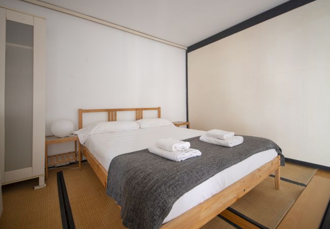 Apartment in Barcelona - Pied-à-terre in central Barcelona 100m from beach. Apartment in Barcelona - Pied-à-terre in central Barcelona 100m from beach.