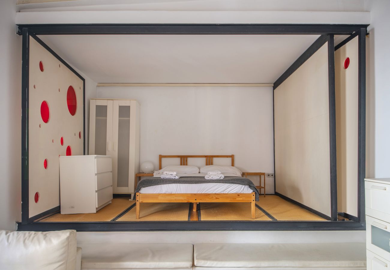 Apartment in Barcelona - Pied-à-terre in central Barcelona 100m from beach.
