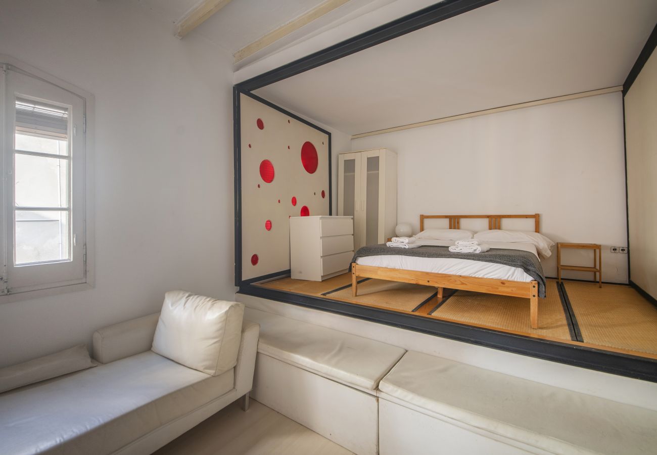 Apartment in Barcelona - Pied-à-terre in central Barcelona 100m from beach.