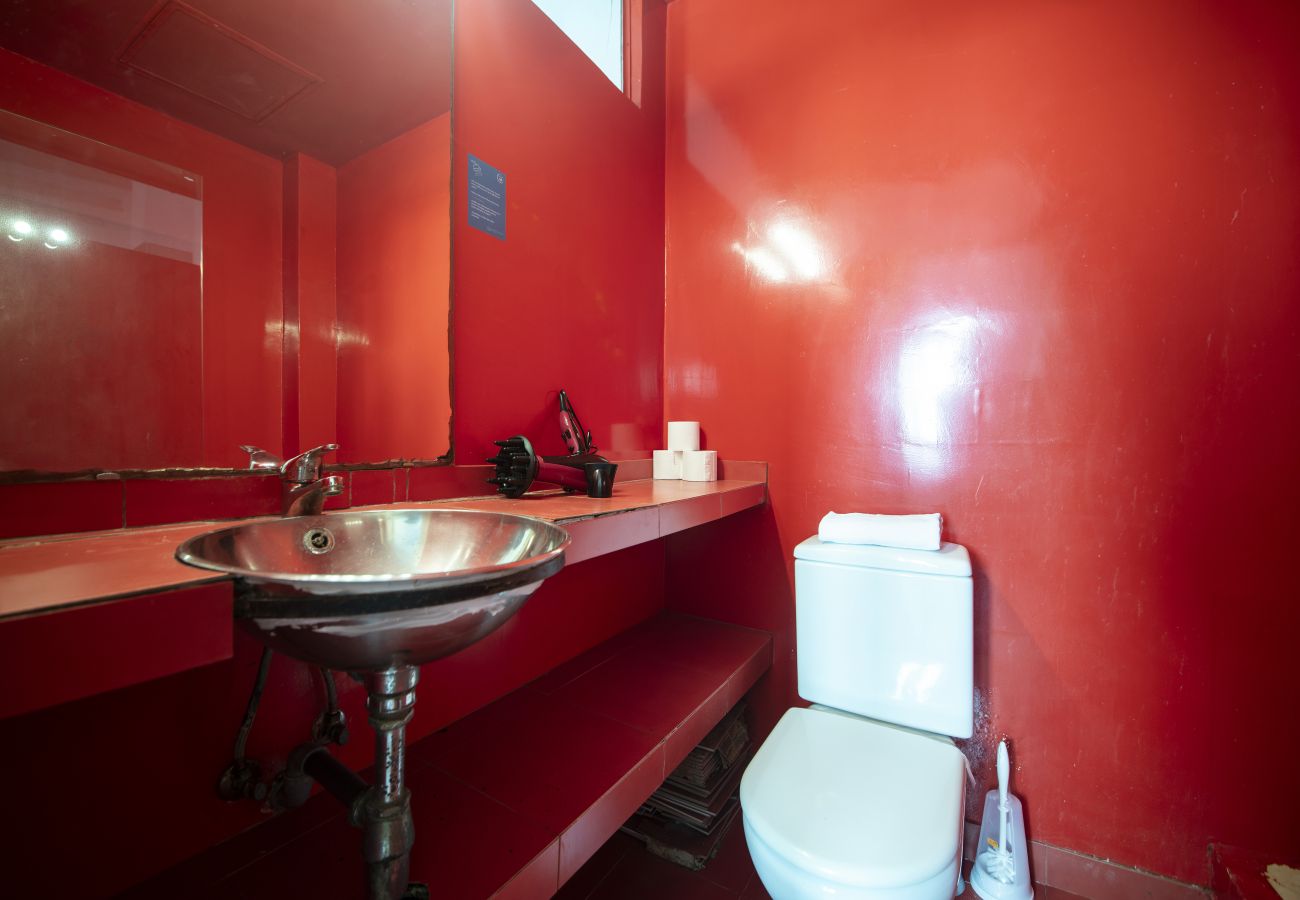 Apartment in Barcelona - Pied-à-terre in central Barcelona 100m from beach.