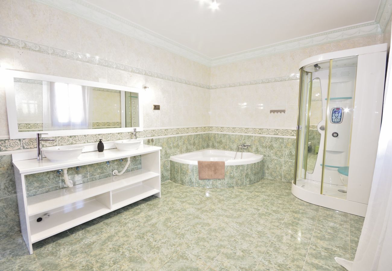 Villa in Málaga - Málaga Castle: 3.5km’s to beach and city center