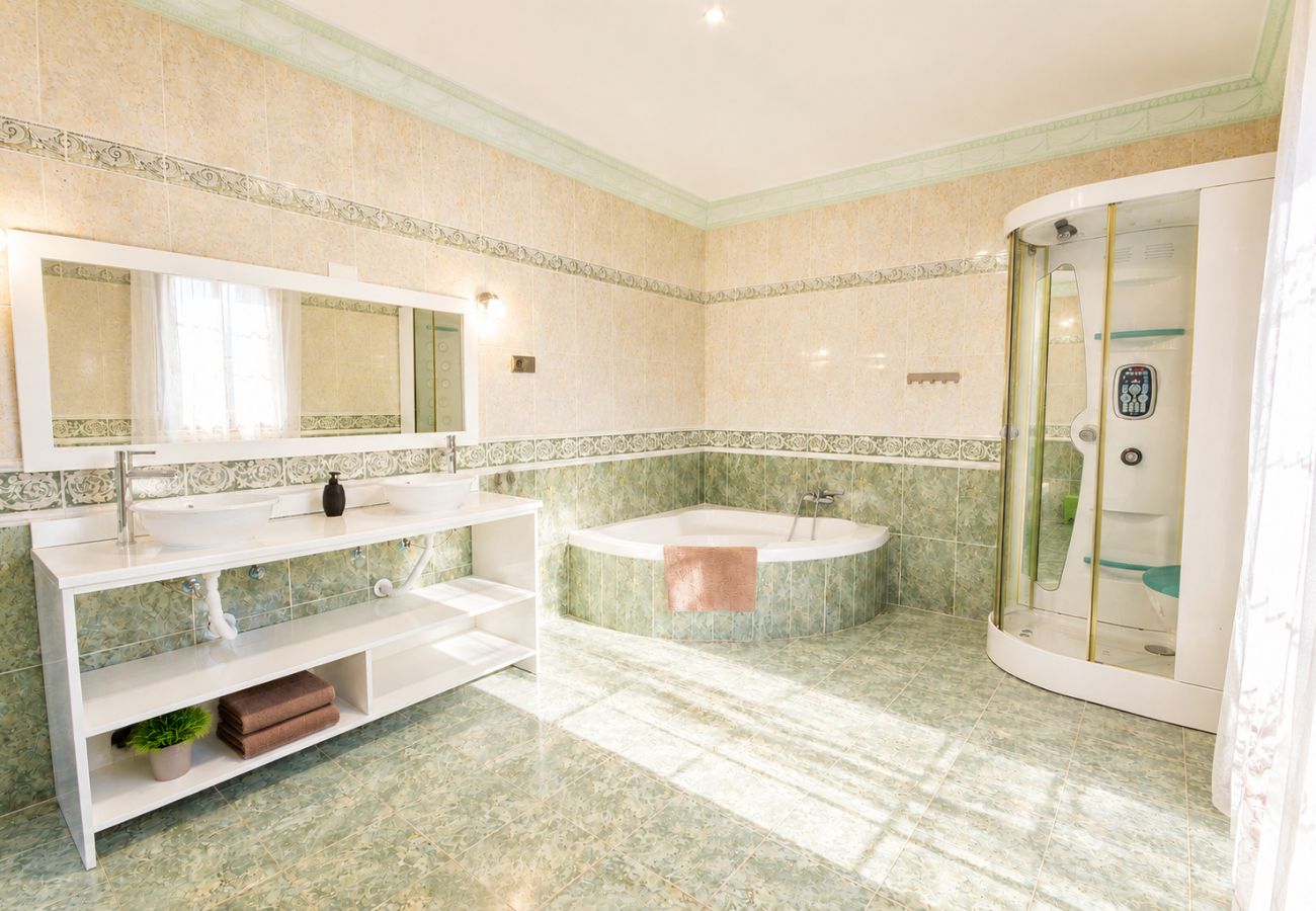 Villa in Málaga - Málaga Castle: 3.5km’s to beach and city center